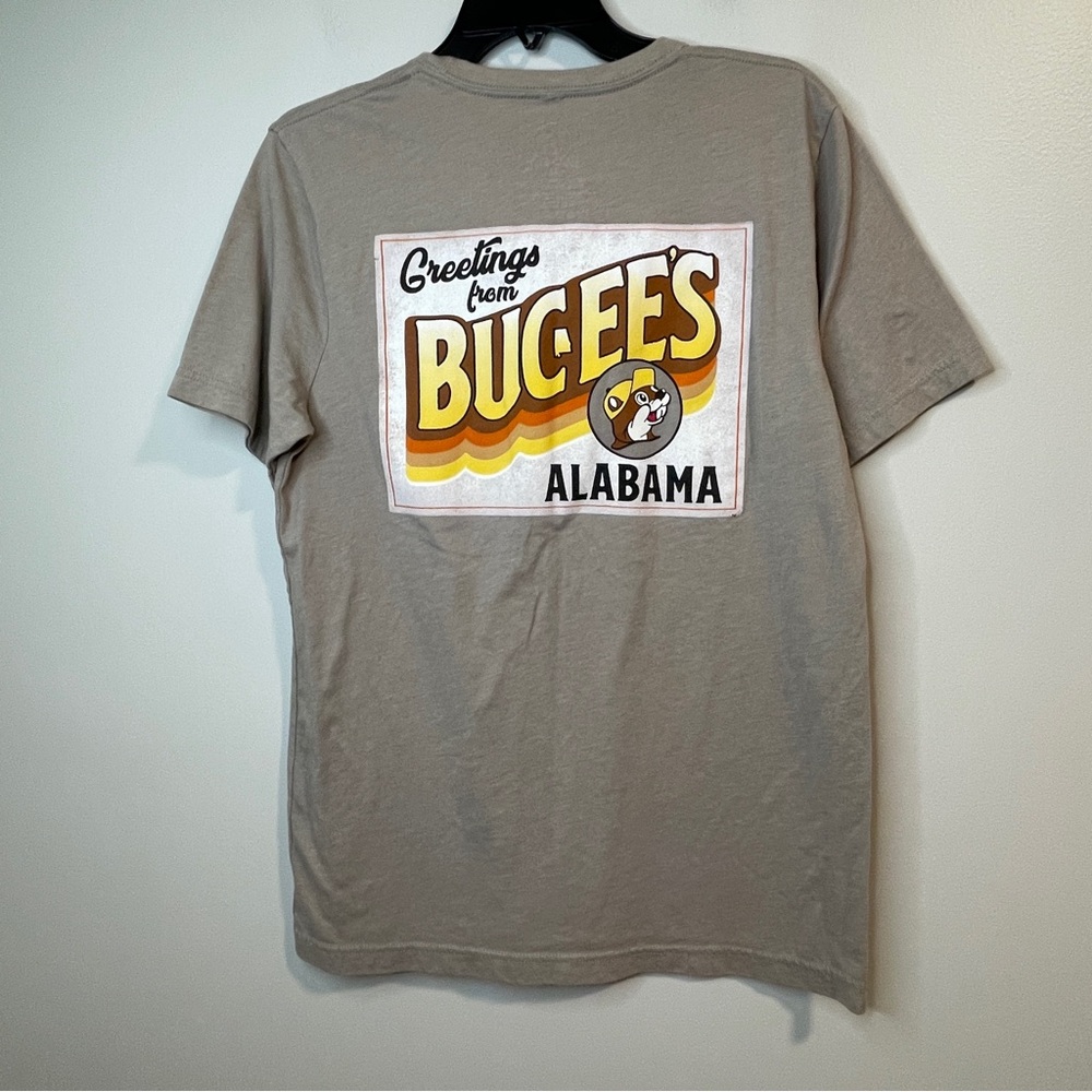 Buc-ee's T-Shirt Beige Gas Station Logo Greetings From Alabama Graphic Size L - Picture 2 of 4